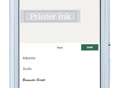 A P-touch Design & Print alkalmazás nagyítva van az okostelefonon, megmutatva a címke szerkesztését (a betűtípus megváltoztatása)